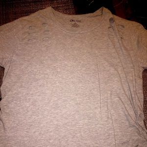 Adorable shirt/ with rips/ and scrunched sides ❤️